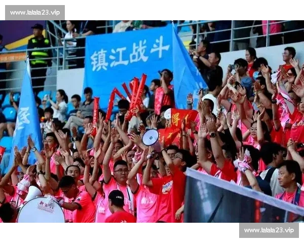 南通 “战袍” 亮剑苏超:草根逆袭书写城市荣耀 南通 “战袍” 亮剑苏超:草根逆袭书写城市荣耀