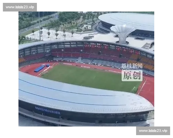南通主场紧急扩容 9000 座迎首秀,2 万席位见证苏超黑马崛起 南通主场紧急扩容 9000 座迎首秀,2 万席位见证苏超黑马崛起